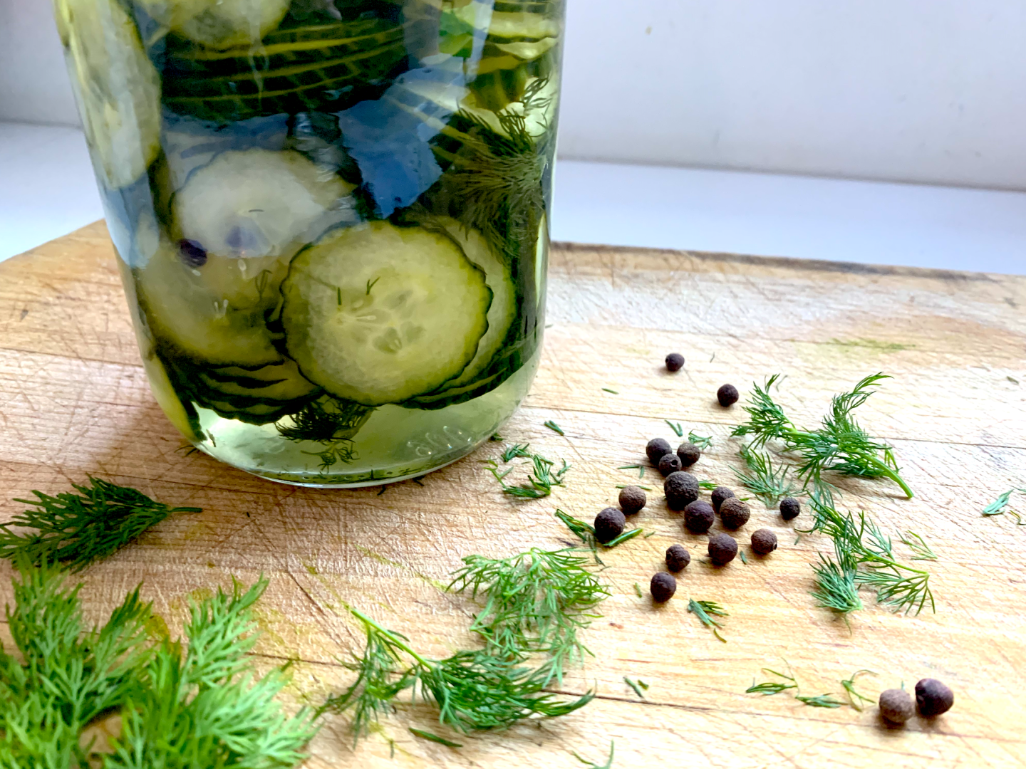 Quick cucumber pickles with dill and allspice